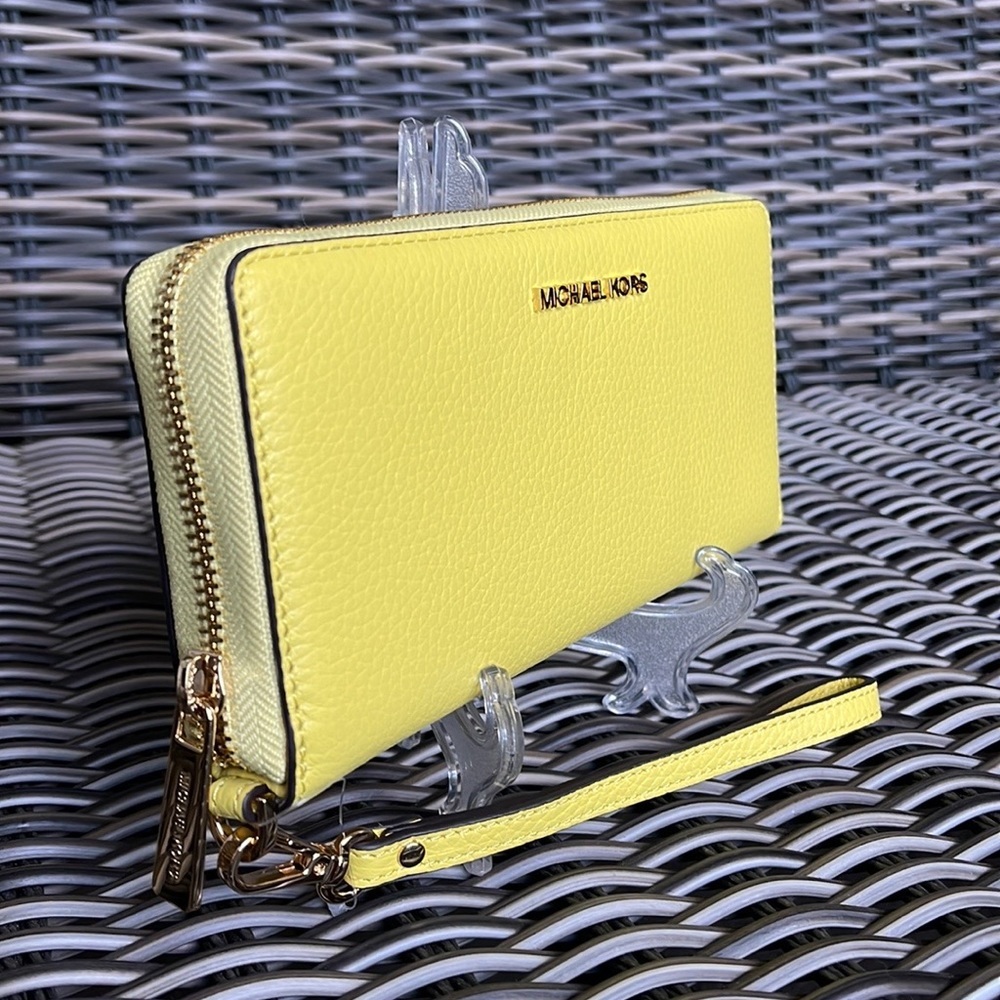 Michael Kors Jet Set Travel Large Travel CONTINENTAL 
Sunshine